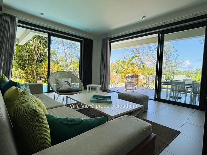 Calodyne - 3-bedroom duplex with a pool by the sea (Sole Mandate)