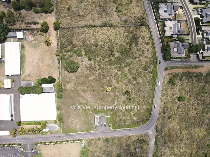 Mont Mascal -  Grand terrain exceptionnel de 14 046 m² pour projet commercial ou résidentiel