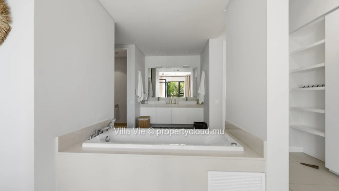 Péreybère - Magnifique penthouse de 3 chambres avec grand rooftop et piscine privée (Mandat exclusif)