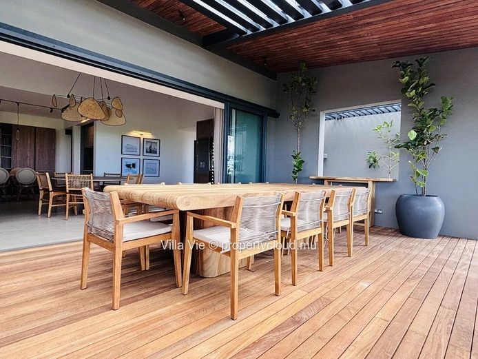 Belle Vue - Stunning 4-bedroom penthouse with a private swimming pool