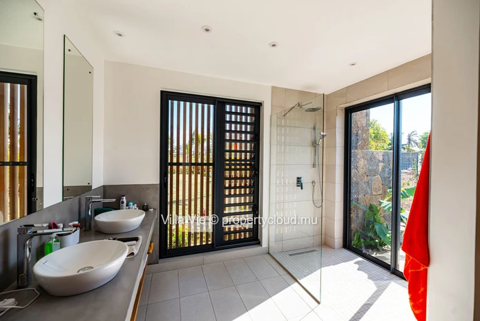 Haute Rive - Modern 4-bedroom villa with golf view
