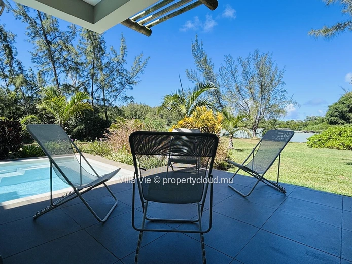 Calodyne - 3-bedroom duplex with a pool by the sea (Sole Mandate)
