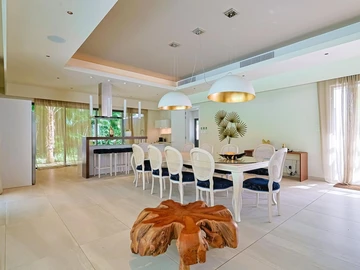 5 Bedroom Villa