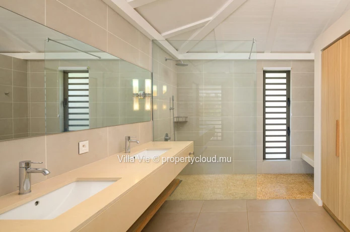 Haute Rive - Magnificent 4 bedroom villa with sea view 