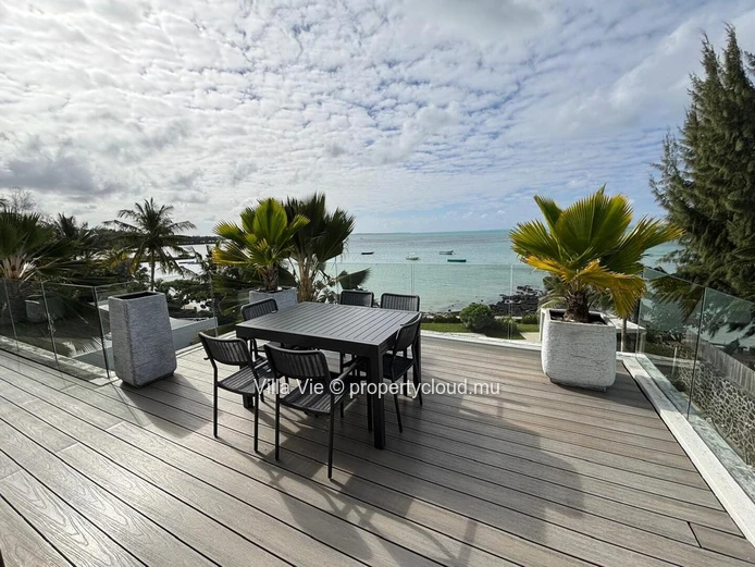 Roches Noires - 3-bedroom penthouse with sea view and Common swimming pool