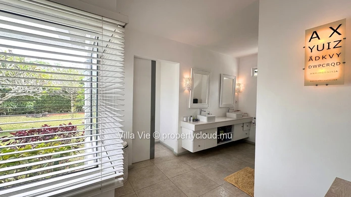 Élégante villa de 4 chambres avec bureau/studio, et piscine privée
