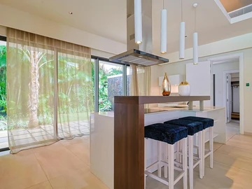 5 Bedroom Villa