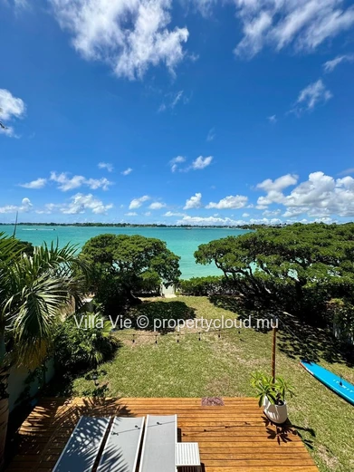 Grand Baie - Maison familiale de 4 chambres avec piscine au bord de l'eau (Mandat exclusif)