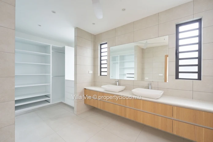 Forêt Daruty - Somptueuse villa de 4 chambres avec piscine privée.