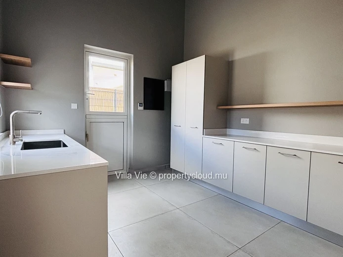 Charmoses - Maison familiale neuve de 4 chambres en-suite avec piscine et jardin