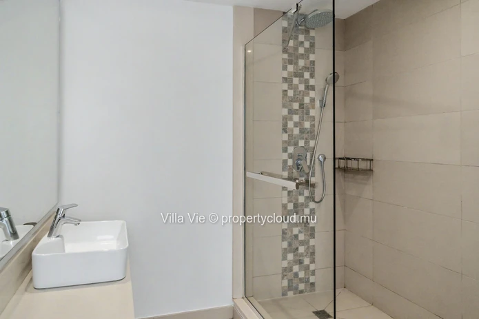 Calodyne – 3-Bedroom Duplex with Pool by the Sea