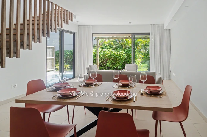 Calodyne – 3-Bedroom Duplex with Pool by the Sea