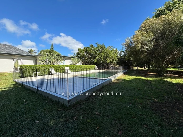 Foret Daruty - Charmante villa de 4 chambres avec piscine et grand jardin