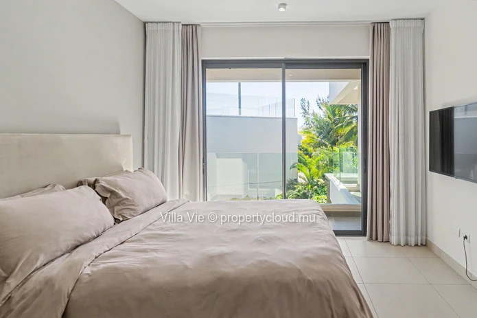 Calodyne – 3-Bedroom Duplex with Pool by the Sea
