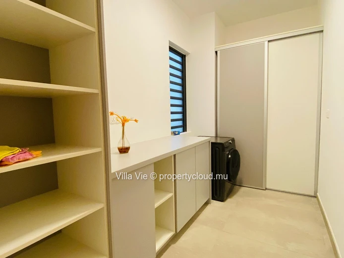 Péreybère - 3-bedroom luxury beachfront apartment (Sole Mandate)