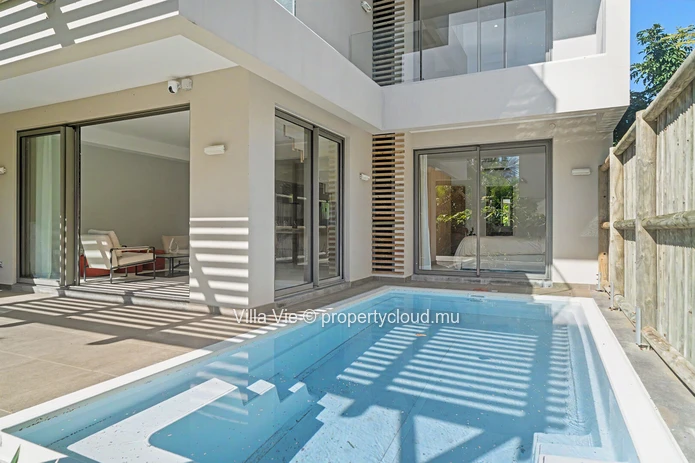 Calodyne – 3-Bedroom Duplex with Pool by the Sea