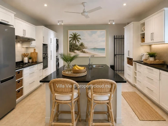 Grand Baie - Maison familiale de 4 chambres avec piscine au bord de l'eau (Mandat exclusif)
