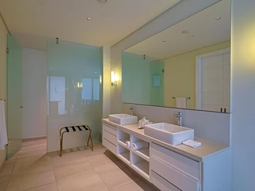 5 Bedroom Villa
