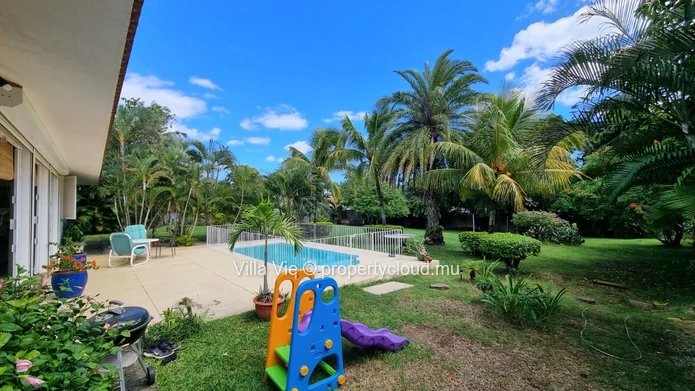 Péreybère - Maison familiale de 3 chambres avec piscine et grand jardin