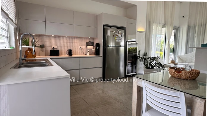 Élégante villa de 4 chambres avec bureau/studio, et piscine privée