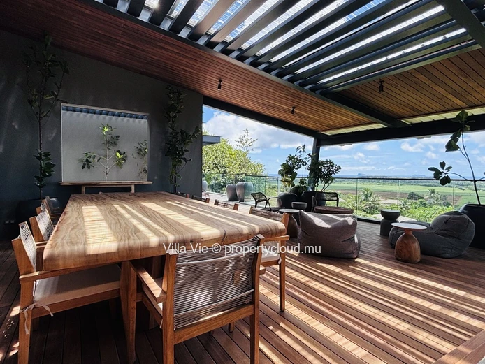 Belle Vue - Stunning 4-bedroom penthouse with a private swimming pool