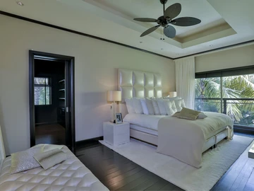 5 Bedroom Villa