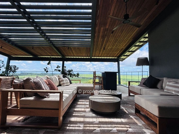 Belle Vue - Stunning 4-bedroom penthouse with a private swimming pool