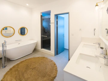4 Bedroom Apartment