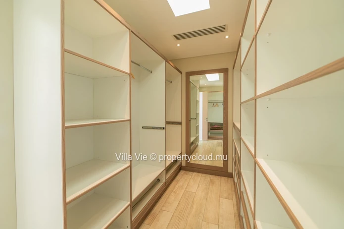Péreybère – Villa de Luxe d’Exception en Bord de Mer avec 4 Chambres en Suite