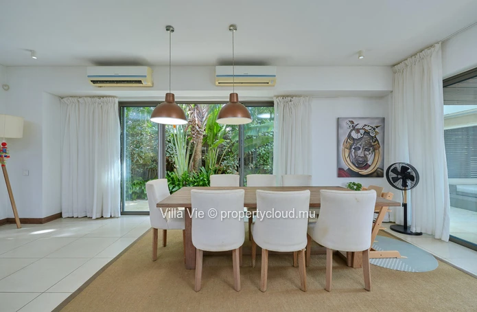 Grand Baie - Townhouse de 3 chambres en suites, accès mer, piscine