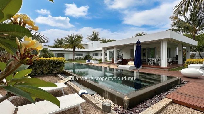 Élégante villa de 4 chambres avec bureau/studio, et piscine privée