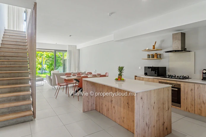 Calodyne – 3-Bedroom Duplex with Pool by the Sea
