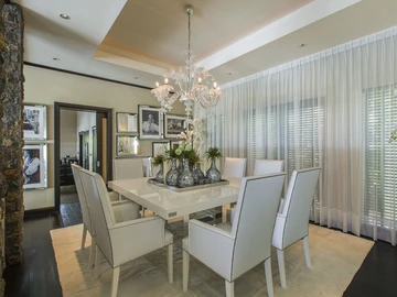 5 Bedroom Villa