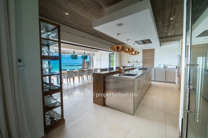Péreybère – Villa de Luxe d’Exception en Bord de Mer avec 4 Chambres en Suite