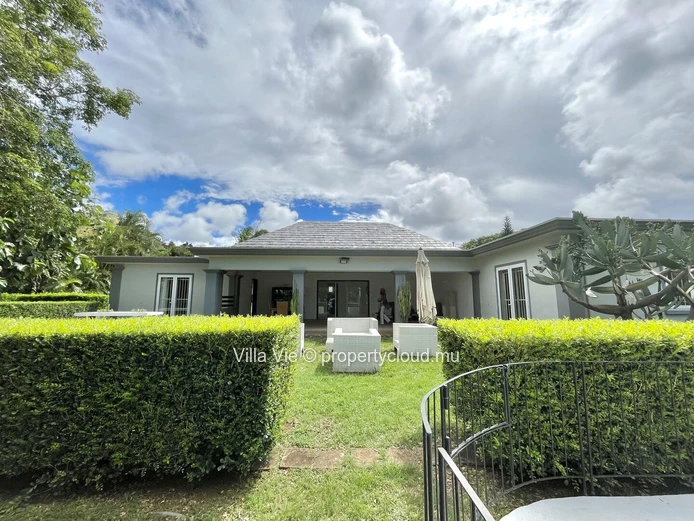 Foret Daruty - Charmante villa de 4 chambres avec piscine et grand jardin