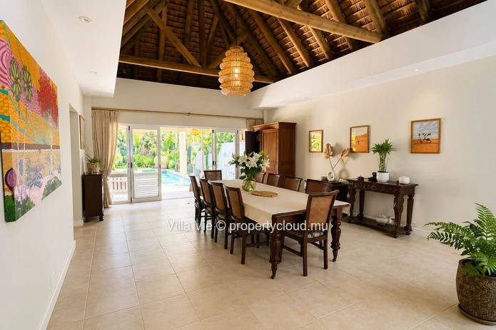 Grand Baie - Maison familiale de 4 chambres avec piscine au bord de l'eau (Mandat exclusif)