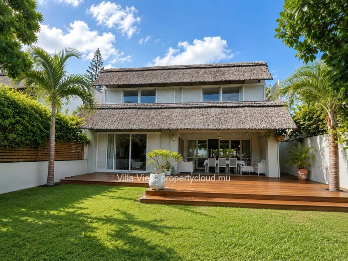 Grand Baie - Maison familiale de 4 chambres avec piscine au bord de l'eau (Mandat exclusif)