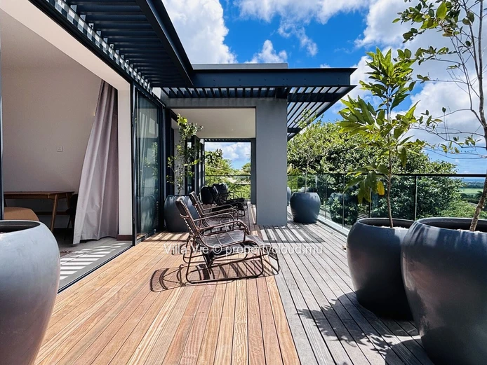 Belle Vue - Stunning 4-bedroom penthouse with a private swimming pool