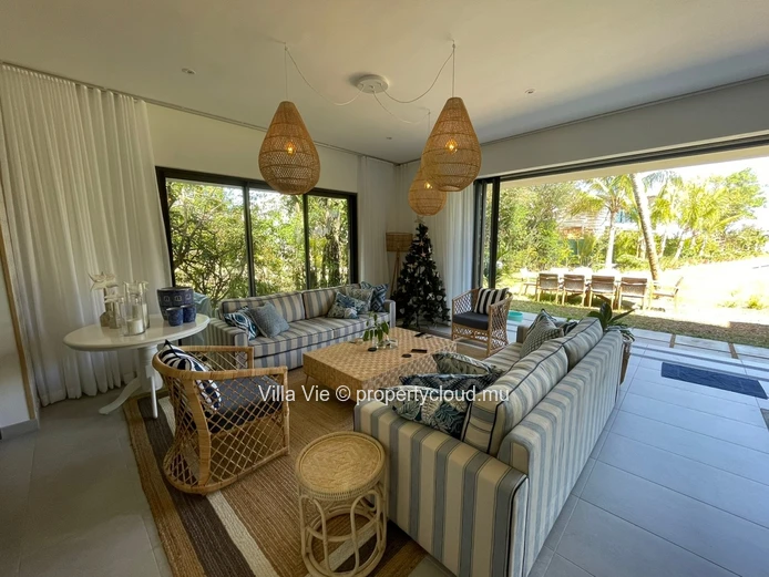 Péreybère - Sublime 3 bedroom ground floor, beachfront apartment with swimming pool (Sole Mandate)