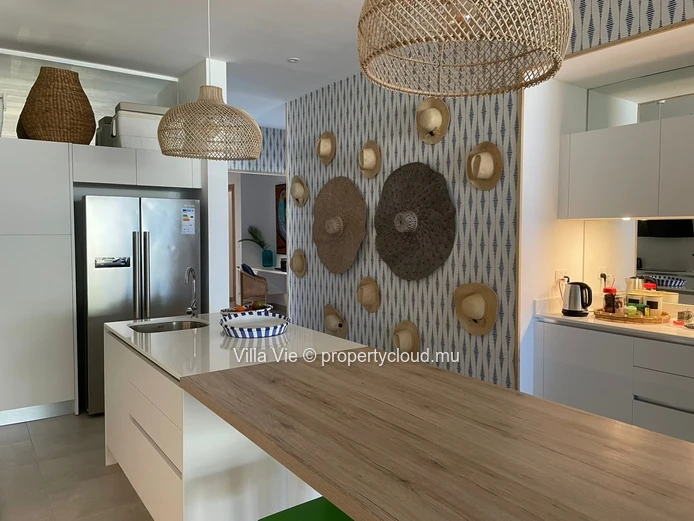 Péreybère - Sublime 3 bedroom ground floor, beachfront apartment with swimming pool (Sole Mandate)
