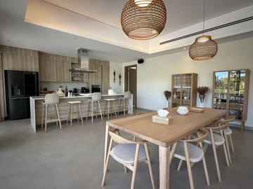 5 Bedroom Villa