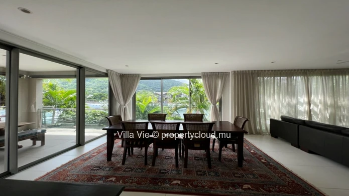 Riviere Noire - Elegant triplex de 5 chambres en-suite avec piscine privative