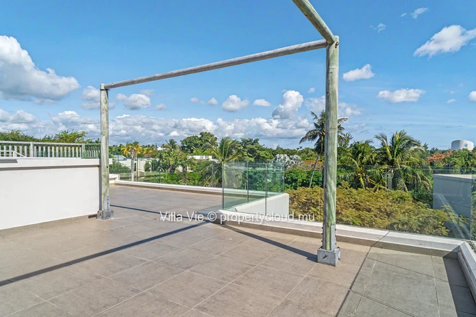 Calodyne – 3-Bedroom Duplex with Pool by the Sea