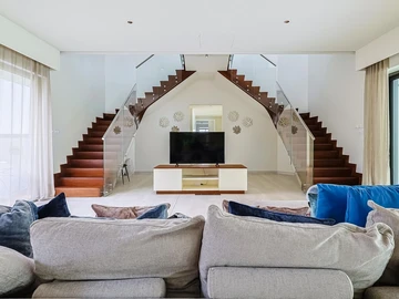 5 Bedroom Villa