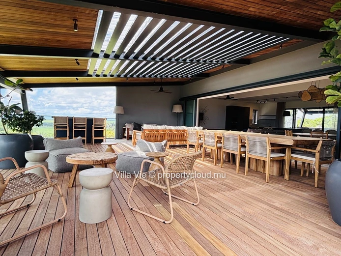 Belle Vue - Stunning 4-bedroom penthouse with a private swimming pool