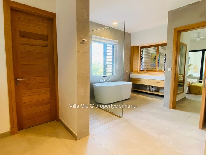 Péreybère - 3-bedroom luxury beachfront apartment