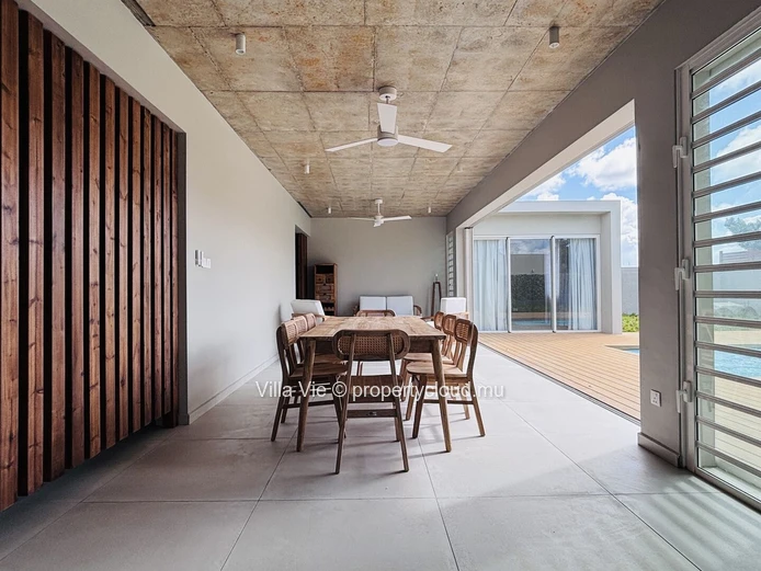 Charmoses - Maison familiale neuve de 4 chambres en-suite avec piscine et jardin