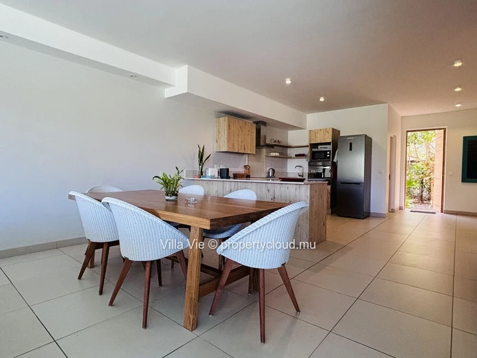 Calodyne - 3-bedroom duplex with a pool by the sea (Sole Mandate)