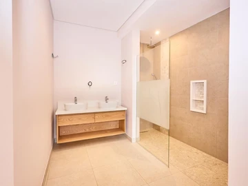 4 Bedroom Apartment