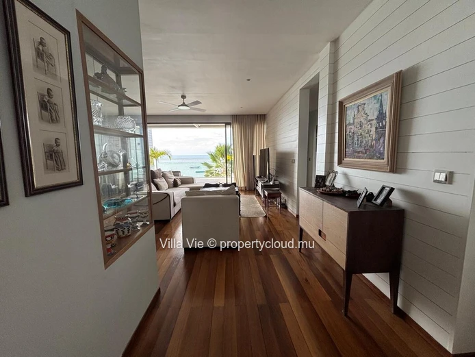 Roches Noires - 3-bedroom penthouse with sea view and Common swimming pool